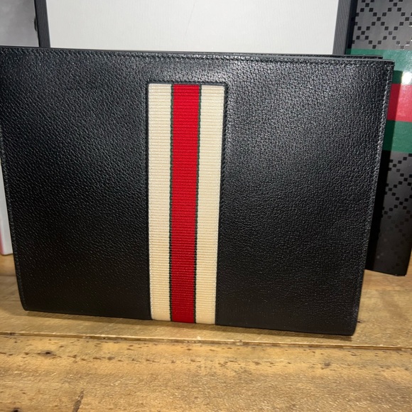 Gucci Logo Stripe Pouch - Picture 4 of 6